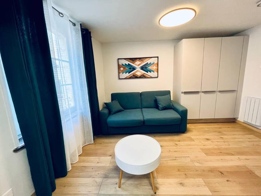 Stylish Studio In The Center Of Senlis Appartement Senlis  Buitenkant foto