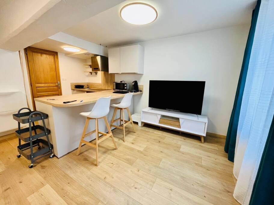 Stylish Studio In The Center Of Senlis Appartement Senlis  Buitenkant foto