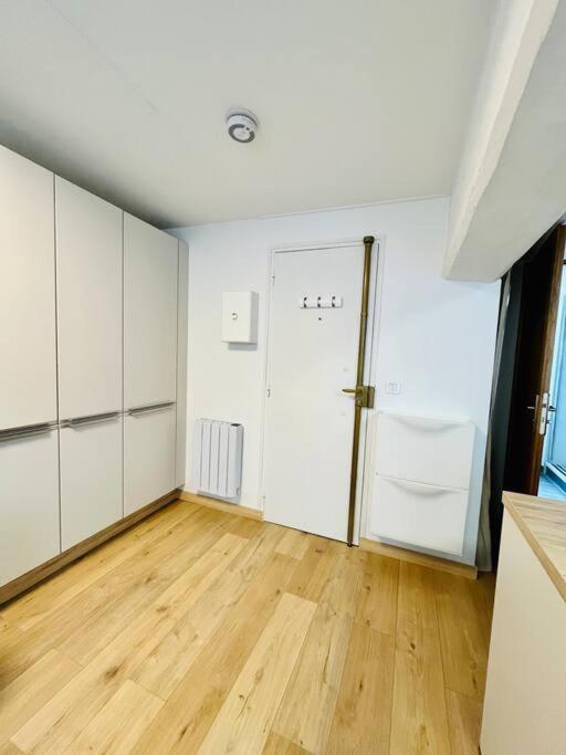 Stylish Studio In The Center Of Senlis Appartement Senlis  Buitenkant foto